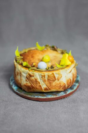 Sernik baskijski pistacja z Deserowni