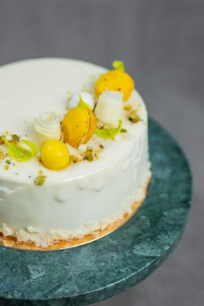 Tort biała czekolada malina z Deserowni